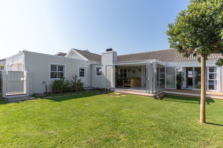 To Let 4 Bedroom Property for Rent in Sunningdale Western Cape